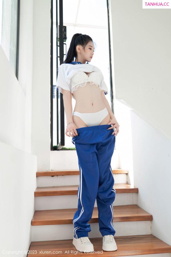   [XiuRen]高清写真图 2023.07.20 No.7110 沈青黛 学妹装扮第35张图片